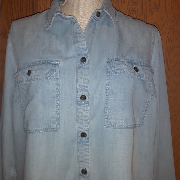 Eddie Bauer lightweight tranquil boyfriend style button down - Picture 9 of 11
